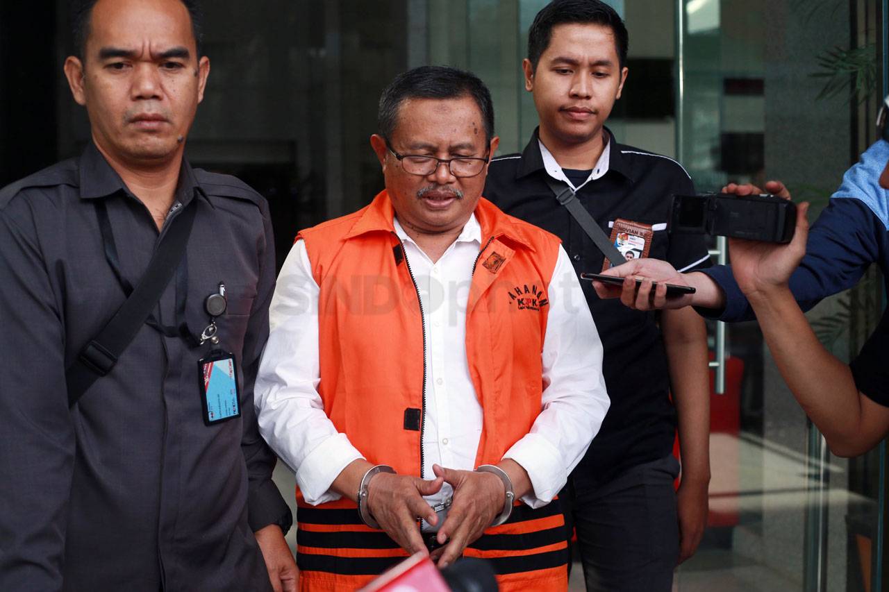 KPK Lanjutkan Pemeriksaan...