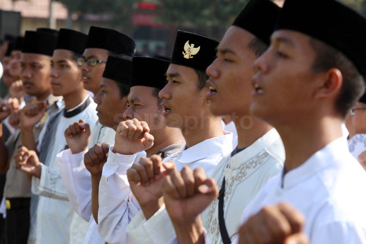 Gubernur Khofifah Pimpin...