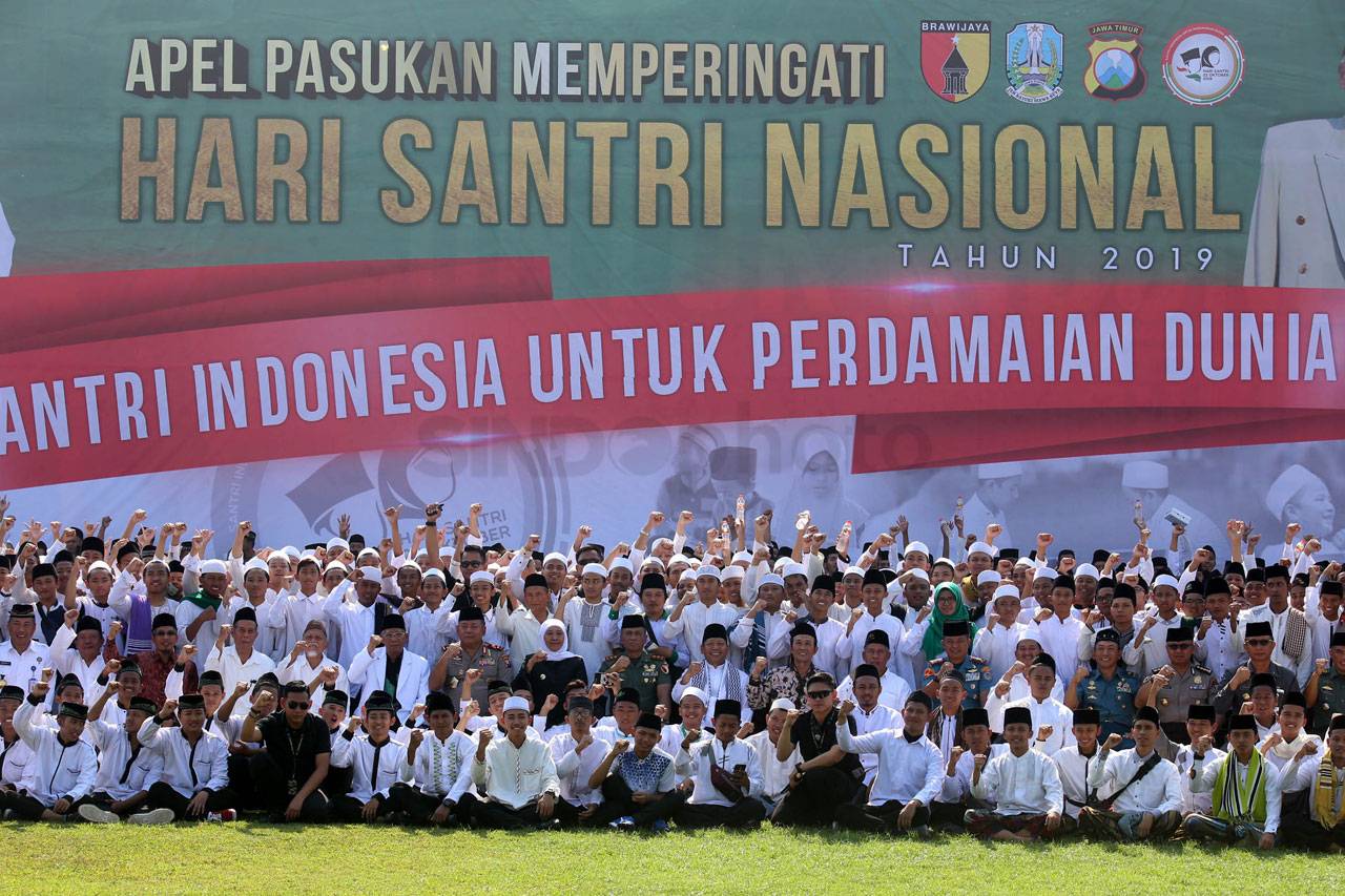 Gubernur Khofifah Pimpin...