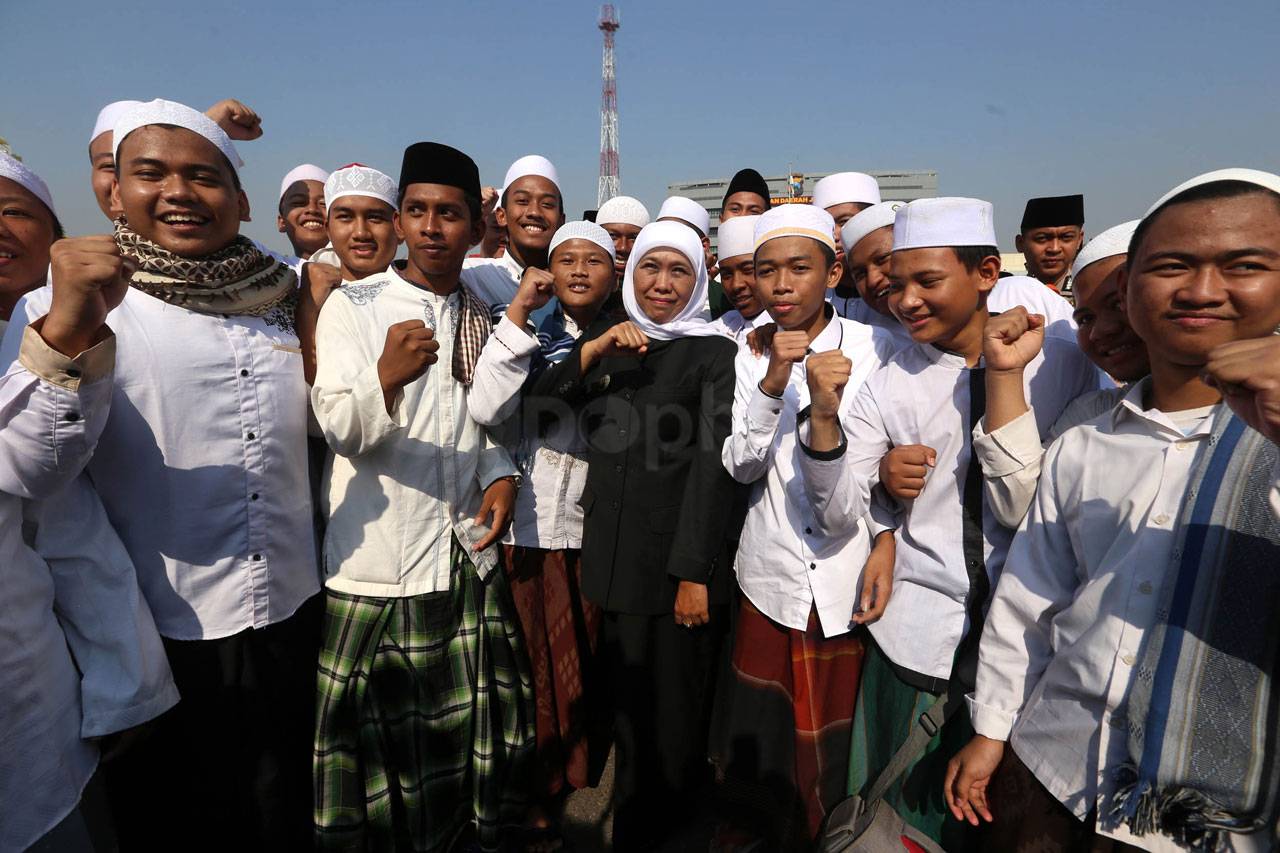 Gubernur Khofifah Pimpin...
