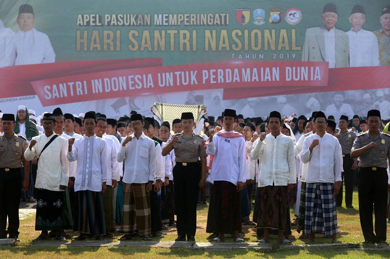 Gubernur Khofifah Pimpin...