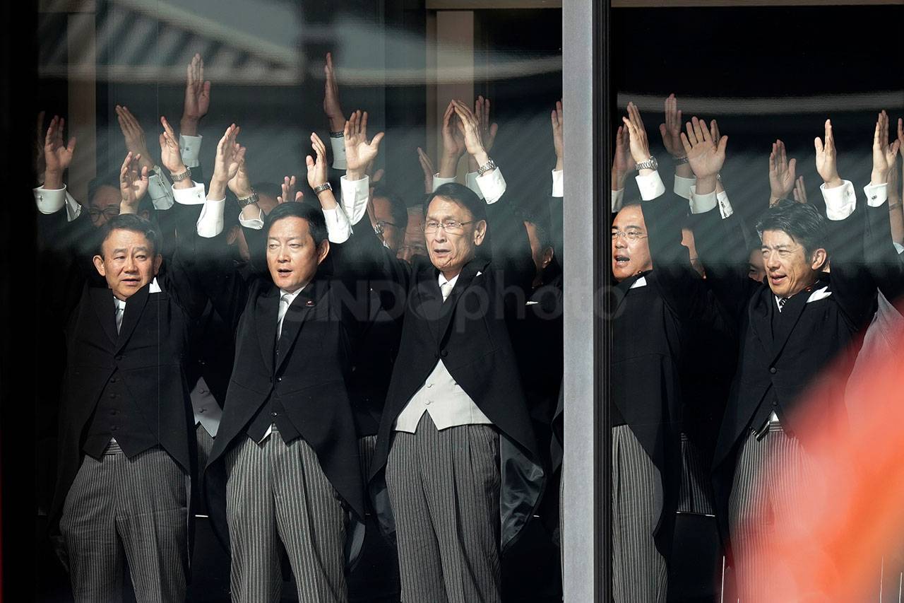 Naruhito Resmi Bertahta...
