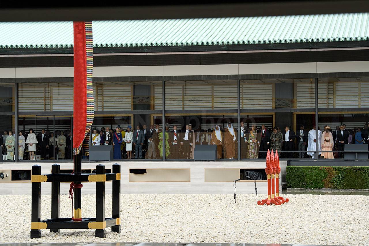 Naruhito Resmi Bertahta...