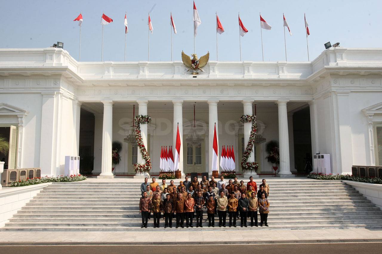 Presiden Jokowi Umumkan...