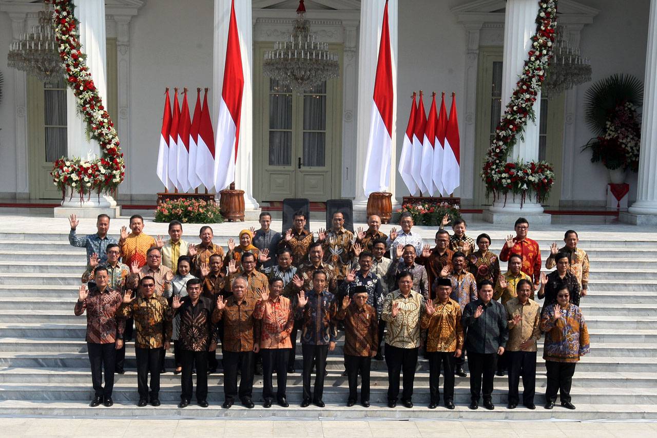 Presiden Jokowi Umumkan...