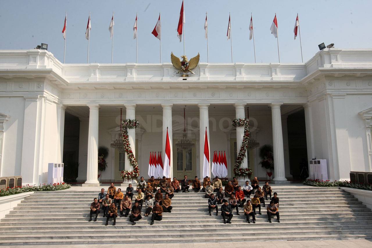 Presiden Jokowi Umumkan...