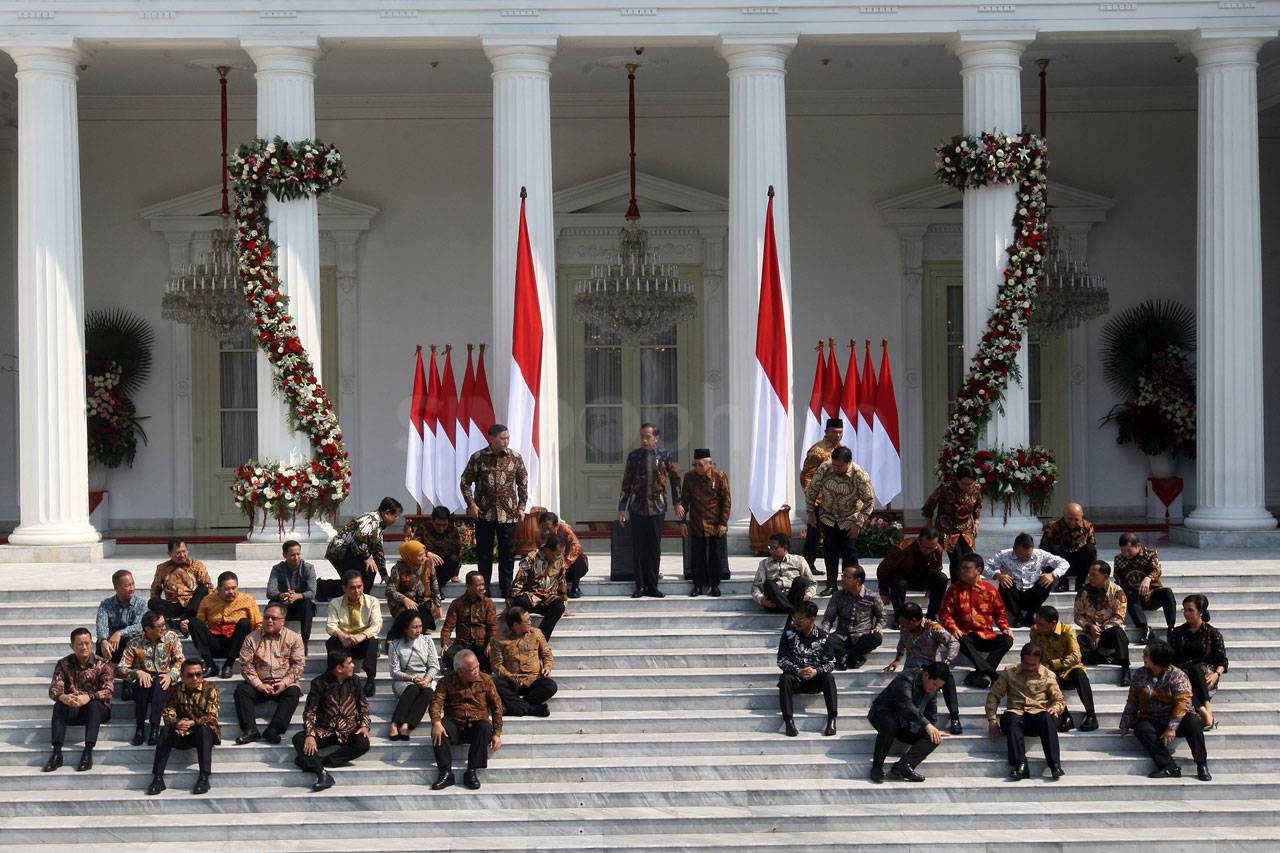 Presiden Jokowi Umumkan...