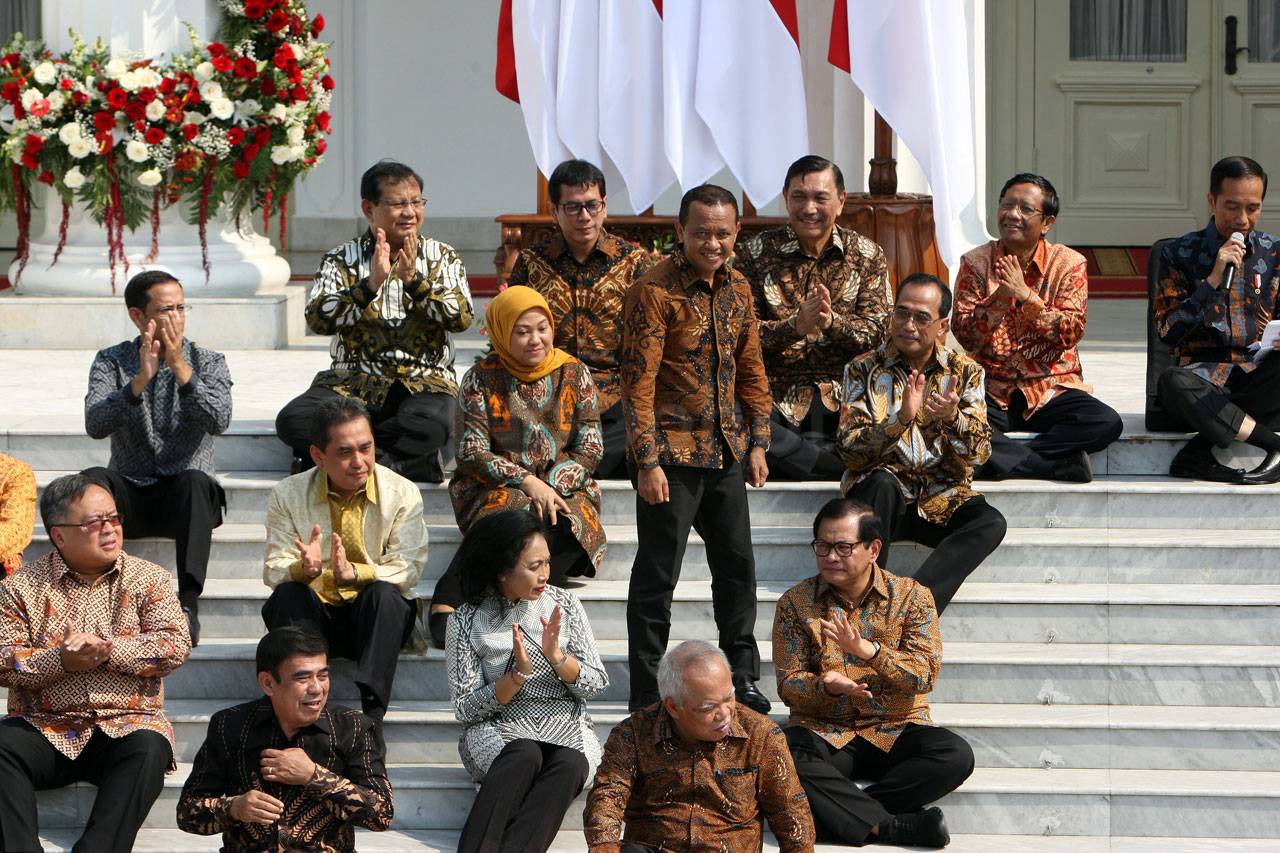 Presiden Jokowi Umumkan...