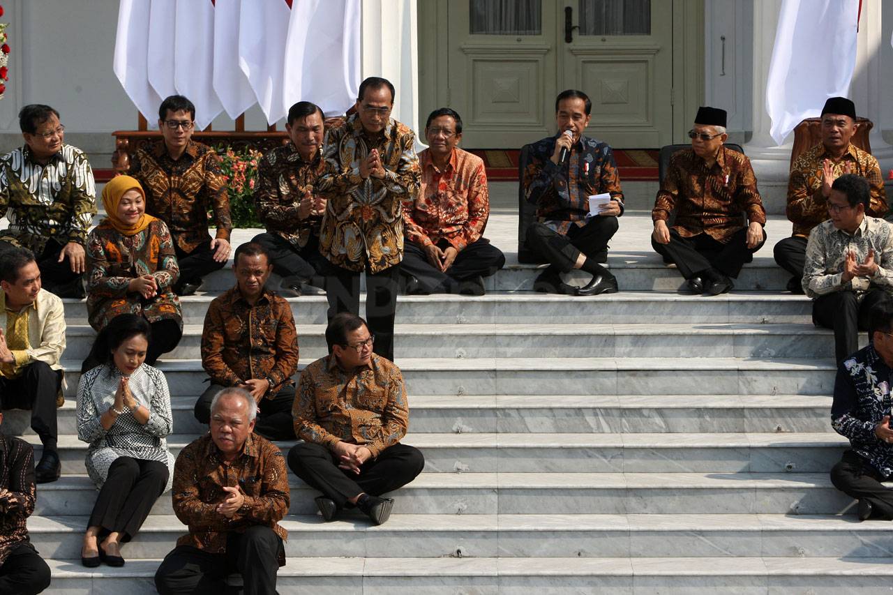 Presiden Jokowi Umumkan...