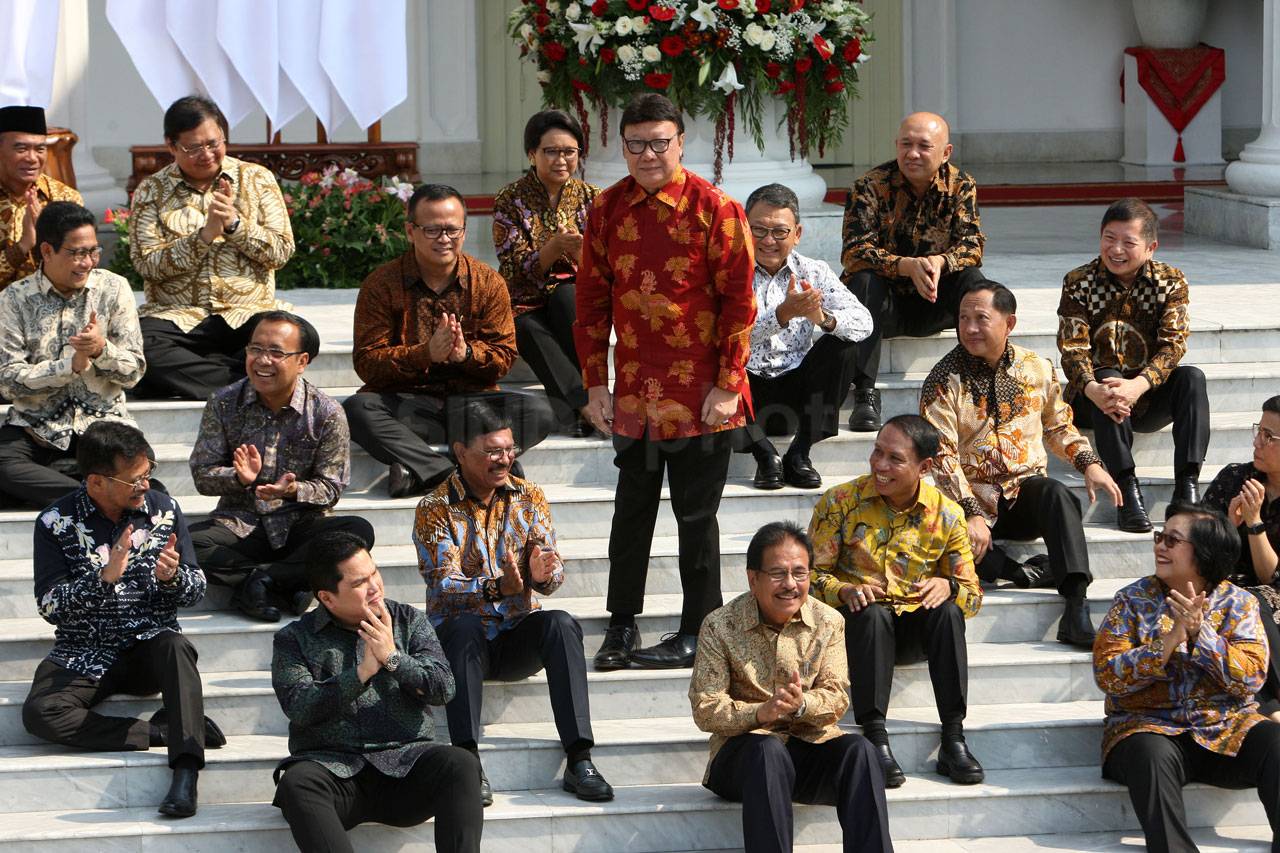 Presiden Jokowi Umumkan...