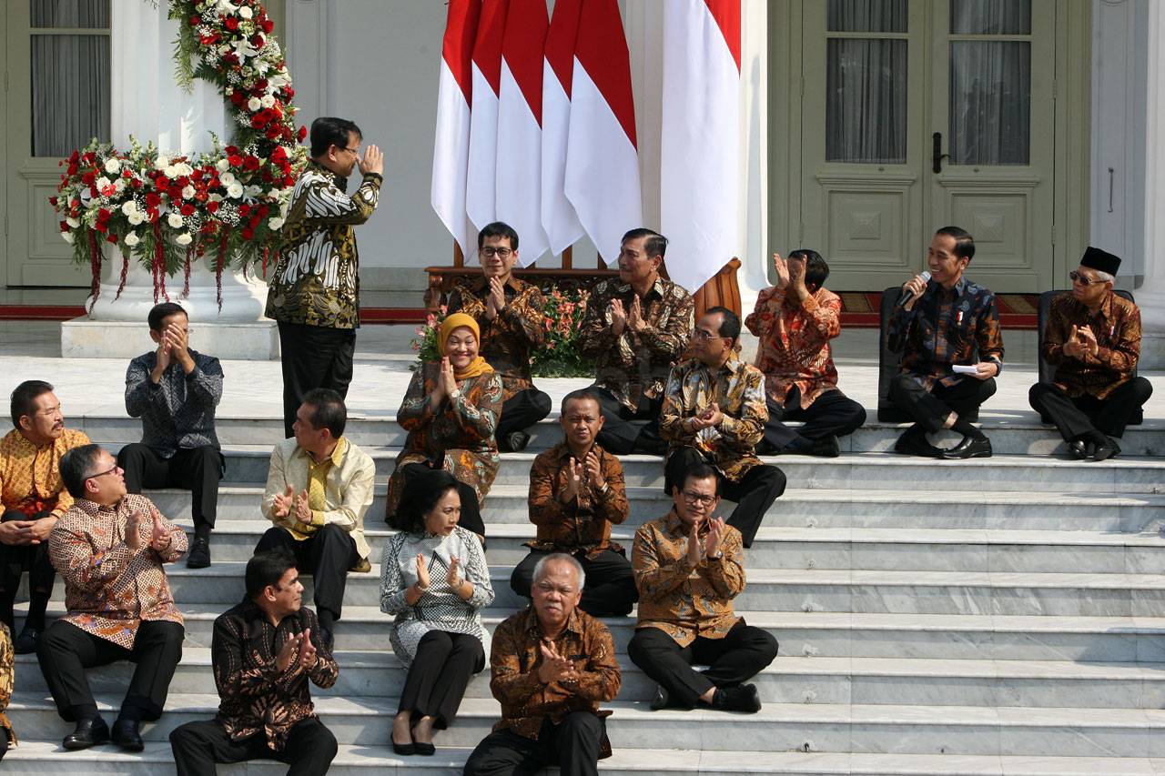 Presiden Jokowi Umumkan...