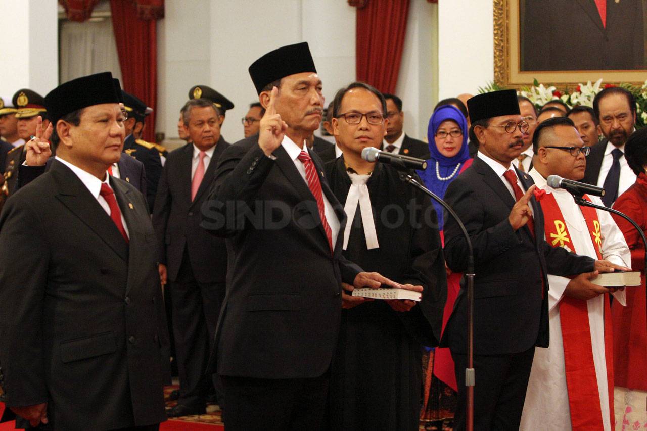 Presiden Jokowi Lantik...