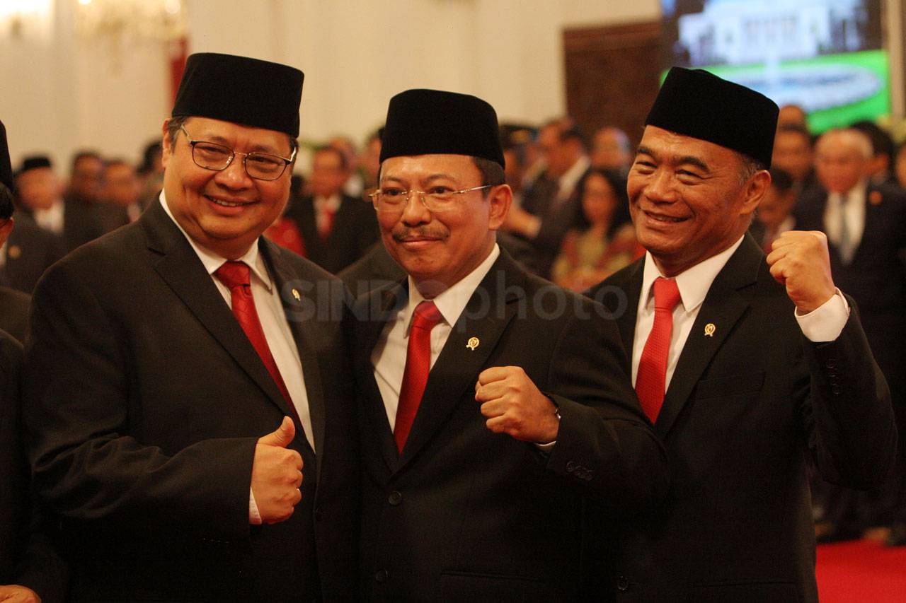 Presiden Jokowi Lantik...