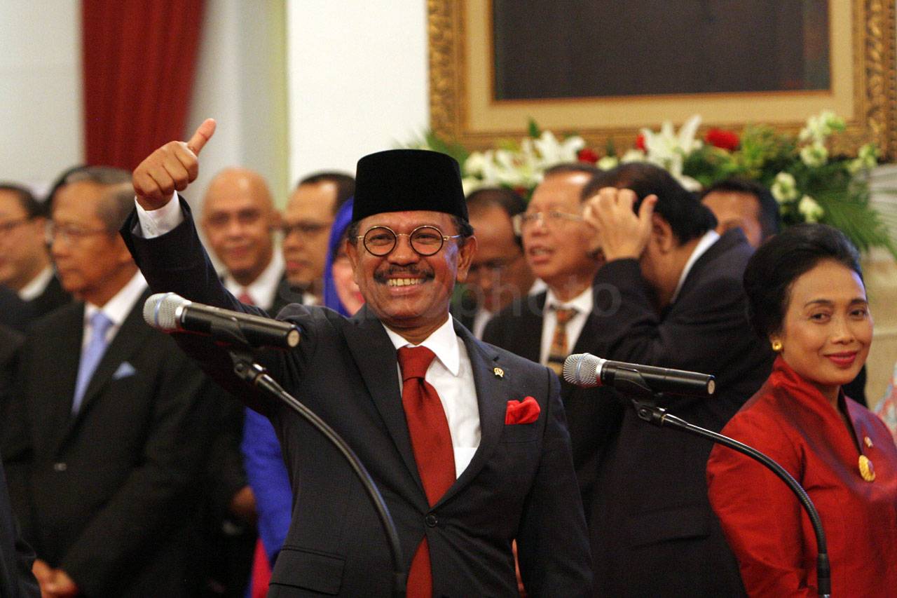 Presiden Jokowi Lantik...