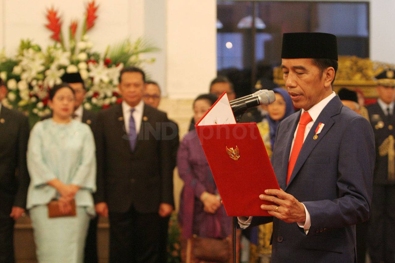 Presiden Jokowi Lantik...