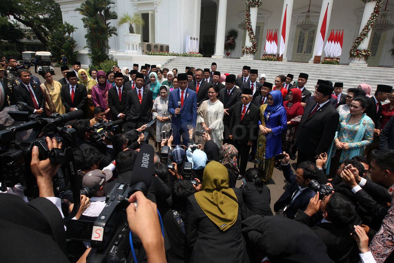 Presiden Jokowi Lantik...