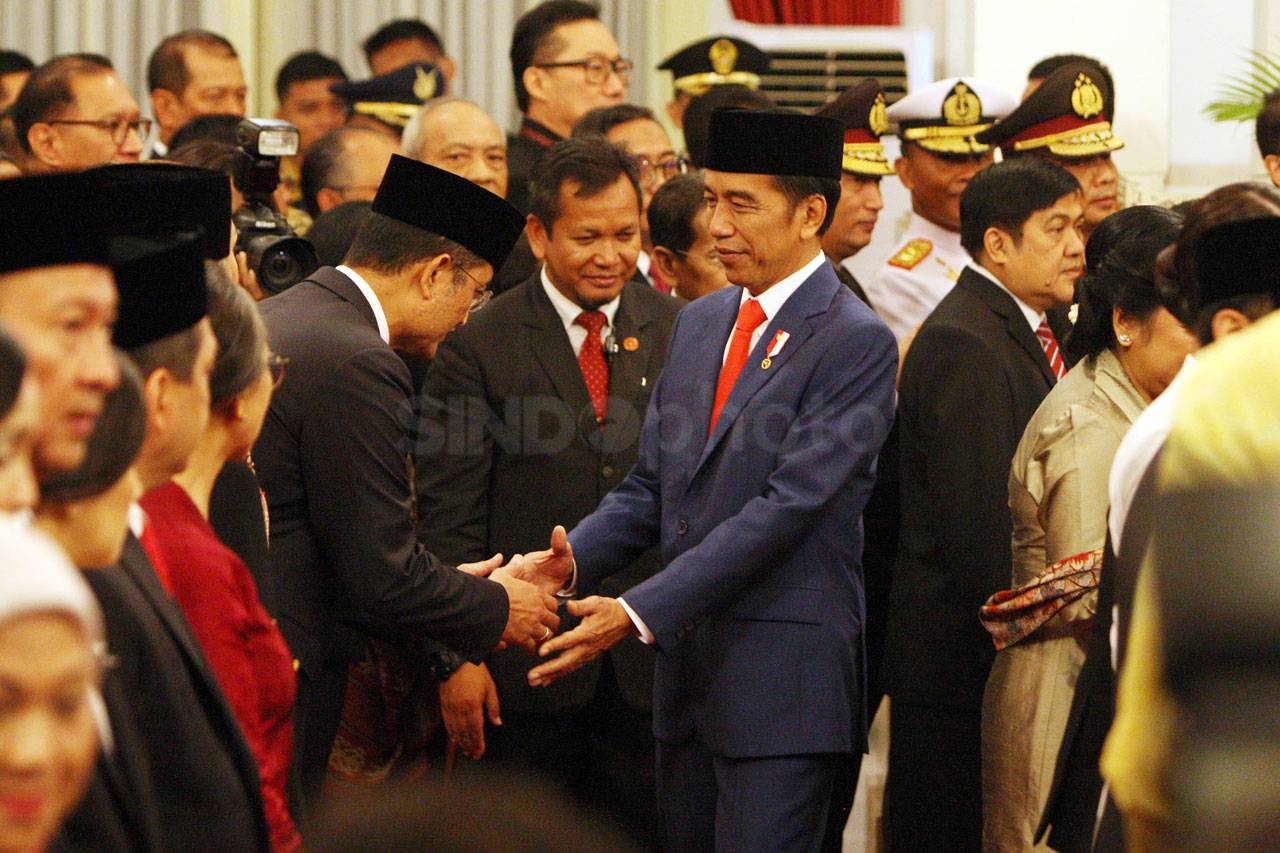Presiden Jokowi Lantik...