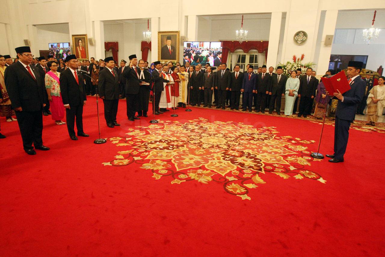 Presiden Jokowi Lantik...