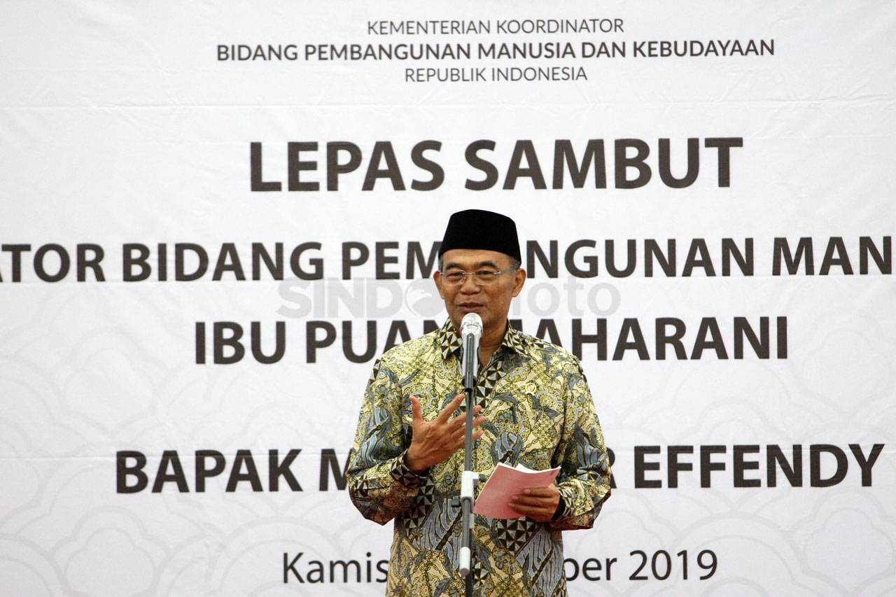 Puan Maharani Serahkan...