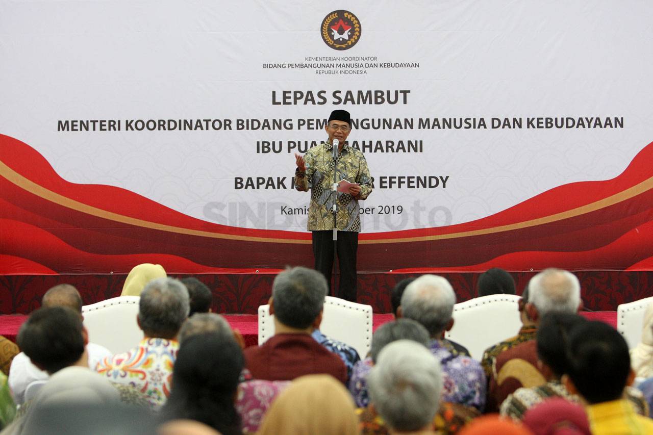 Puan Maharani Serahkan...