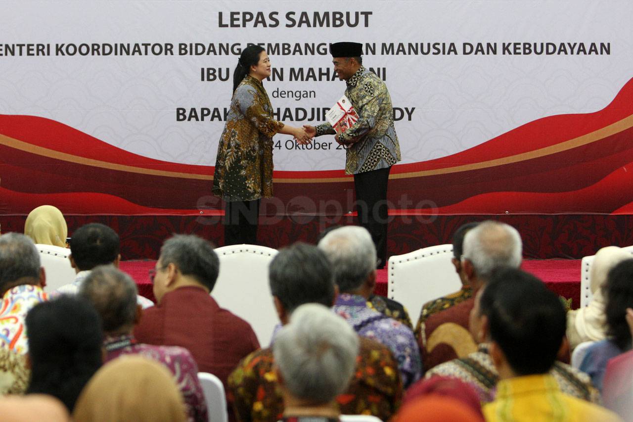 Puan Maharani Serahkan...