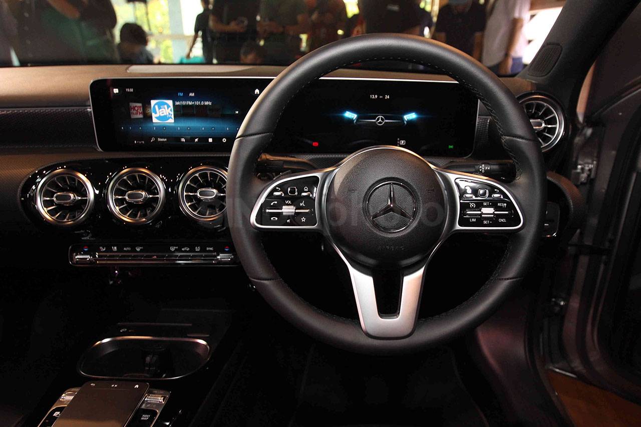 New A Class Resmi Meluncur...