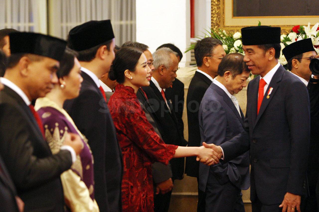 Presiden Jokowi Lantik...