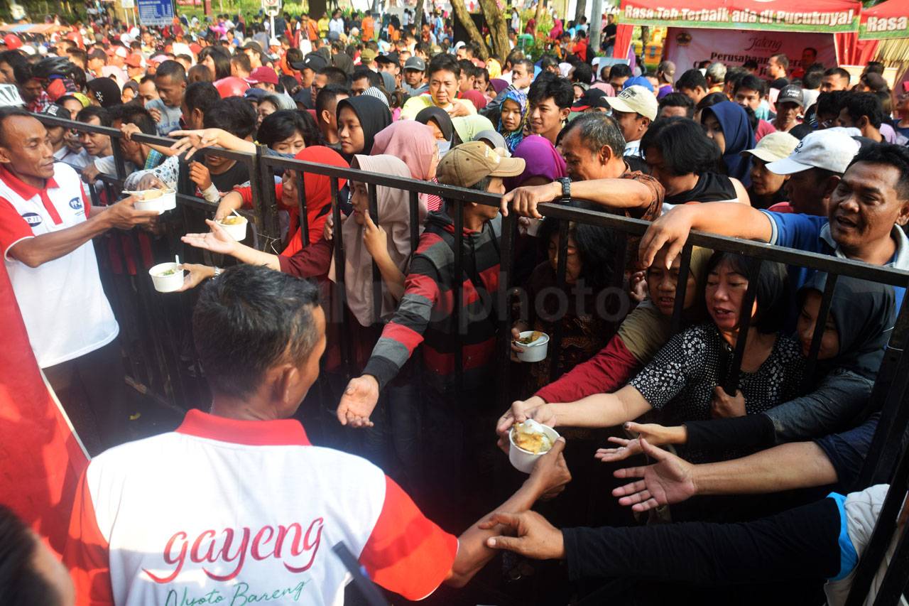 Ribuan Warga Semarang...