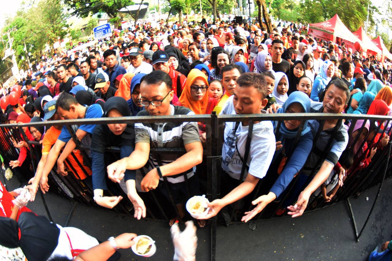 Ribuan Warga Semarang...