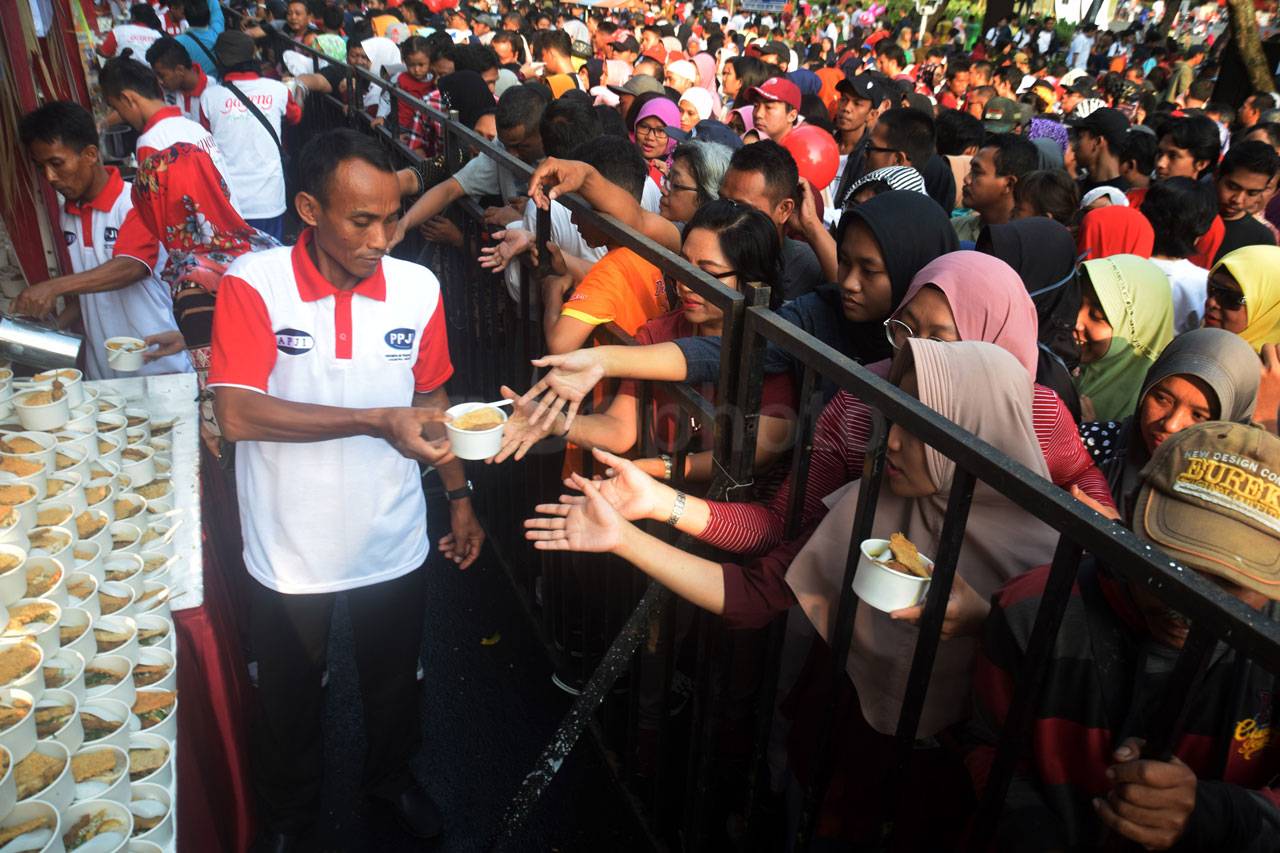 Ribuan Warga Semarang...