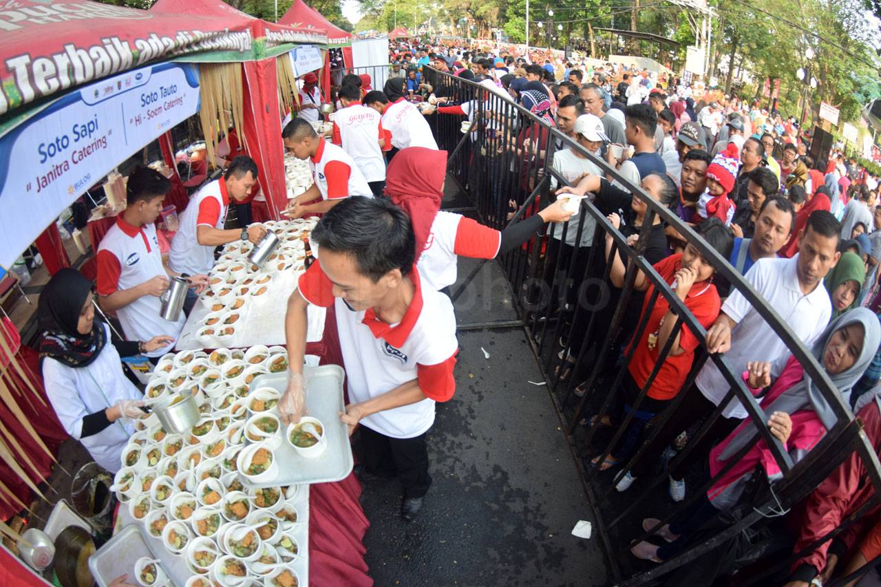 Ribuan Warga Semarang...