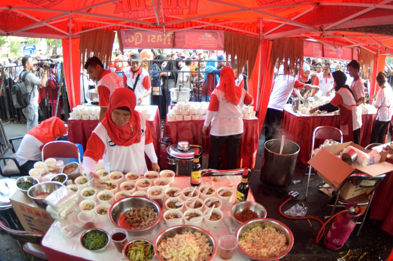 Ribuan Warga Semarang...