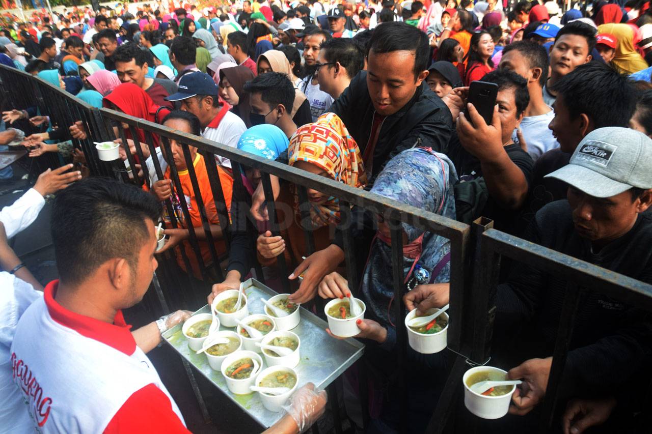 Ribuan Warga Semarang...