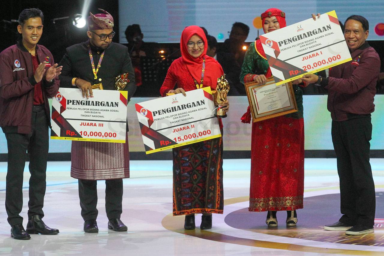 Kemenpora Gelar Anugerah...