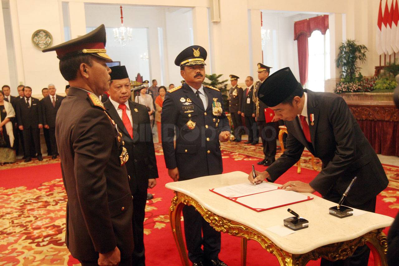 Presiden Jokowi Lantik...