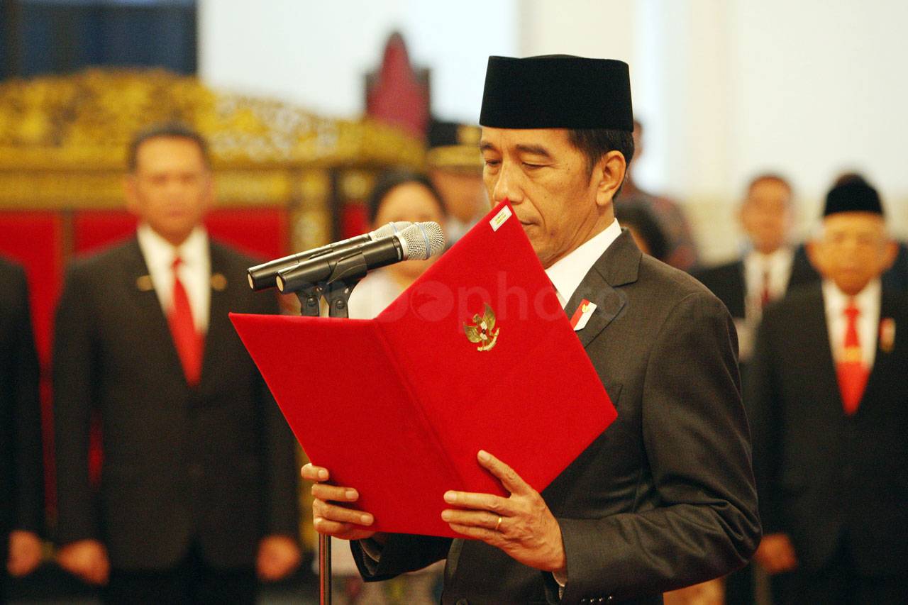 Presiden Jokowi Lantik...
