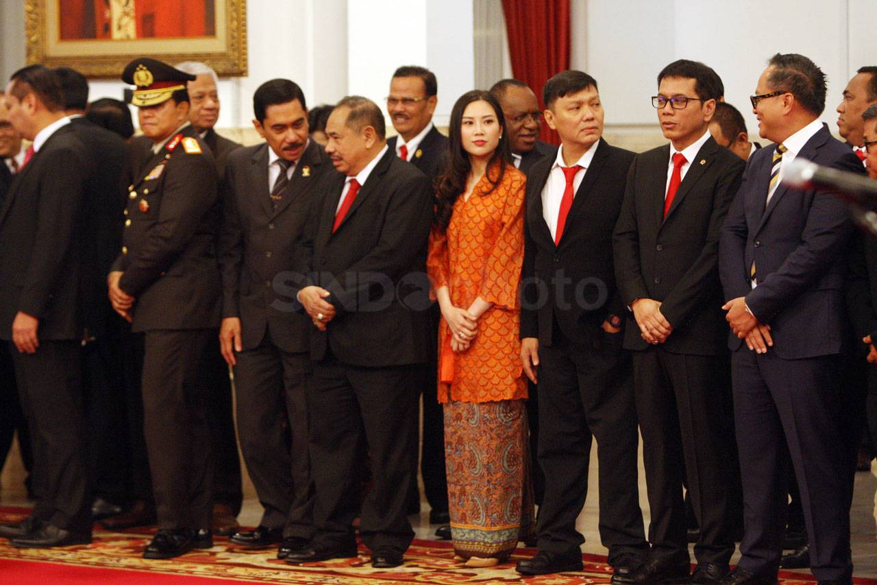 Presiden Jokowi Lantik...