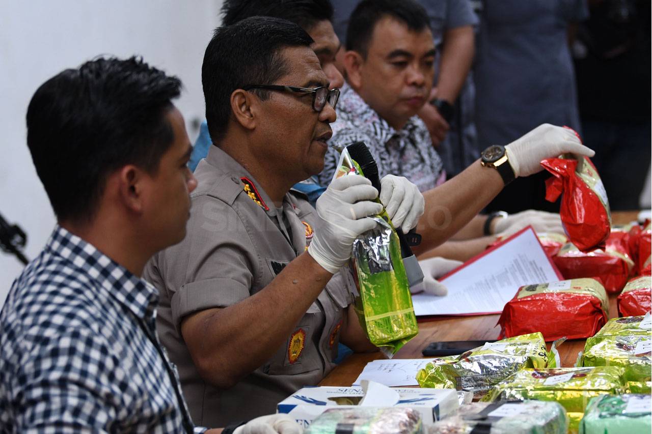 Polisi Tangkap Penyelundup...