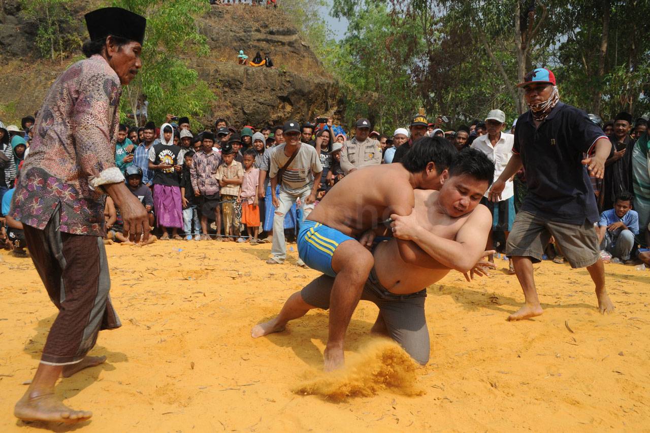 Berharap Turun Hujan,...