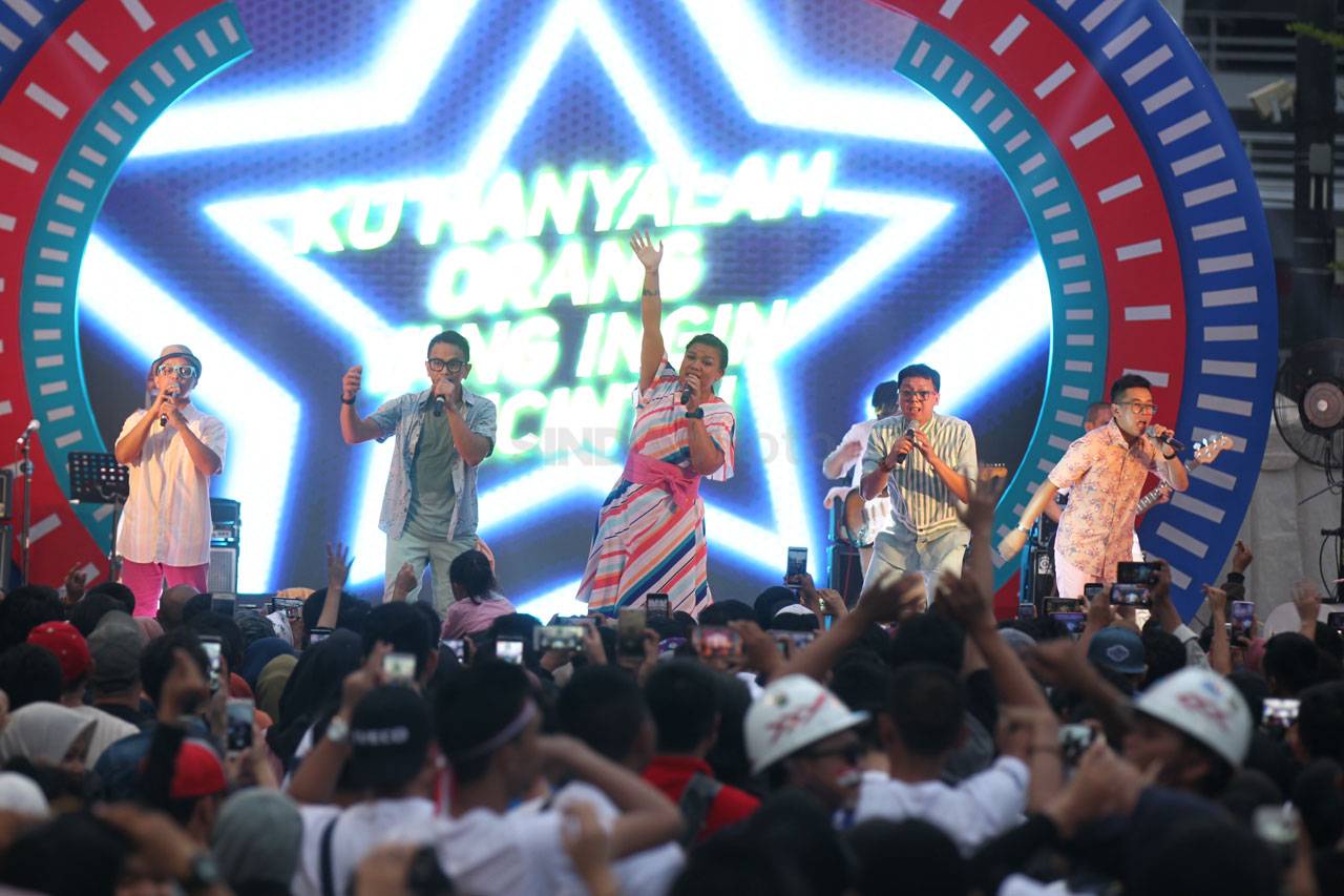 Tipe-X Tampil Enerjik...