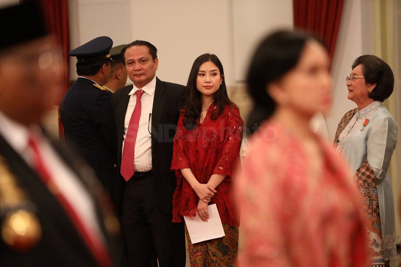 Presiden Jokowi Berikan...