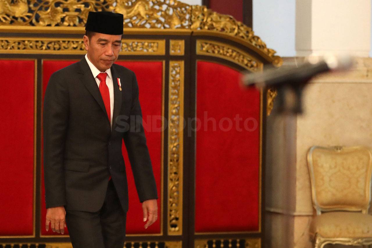 Presiden Jokowi Berikan...