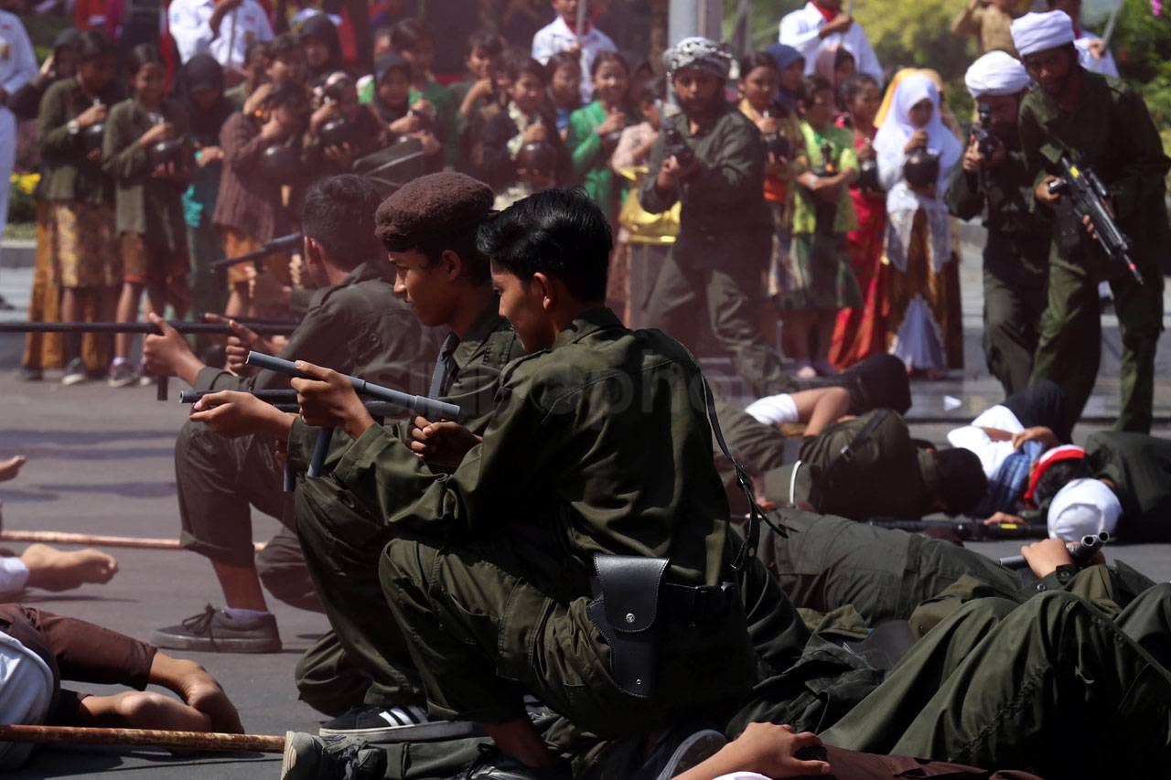 Peringati Hari Pahlawan,...