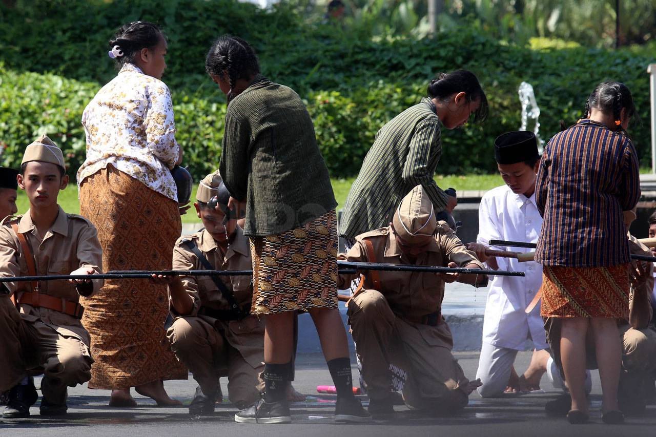 Peringati Hari Pahlawan,...