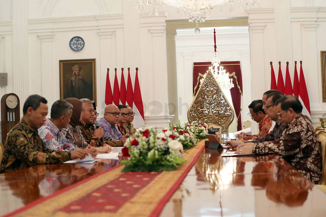 Presiden Jokowi Terima...
