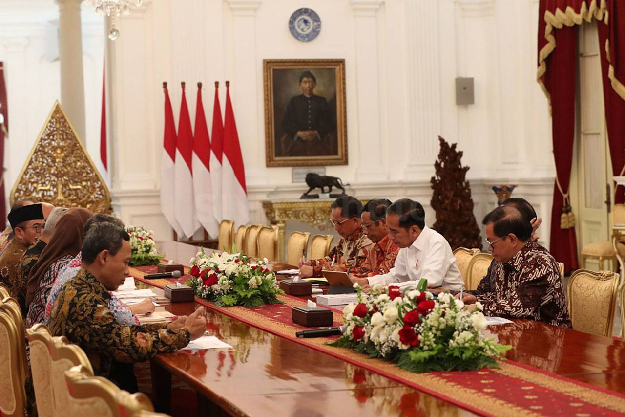 Presiden Jokowi Terima...