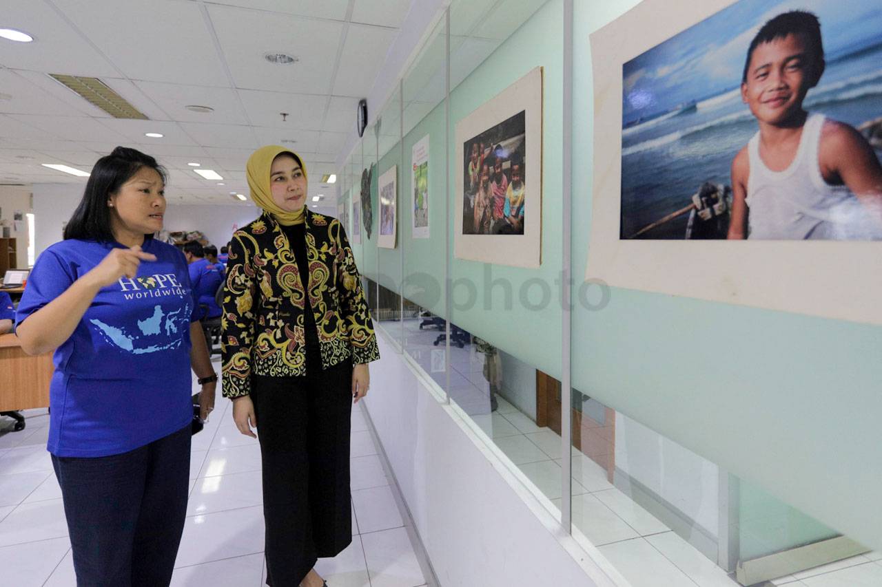 Prodia Serahkan Donasi...