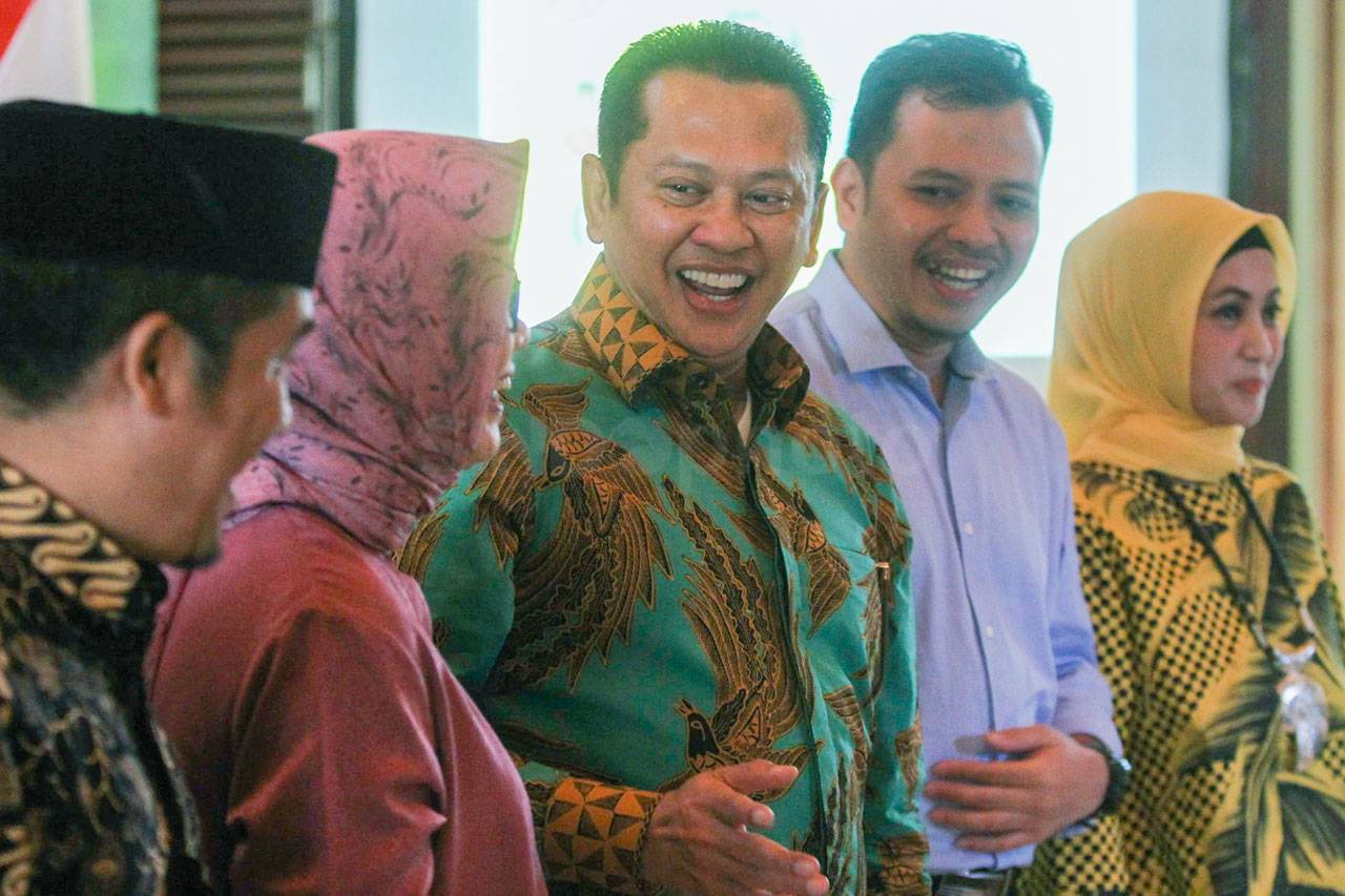 Diskusi Politik: Golkar...