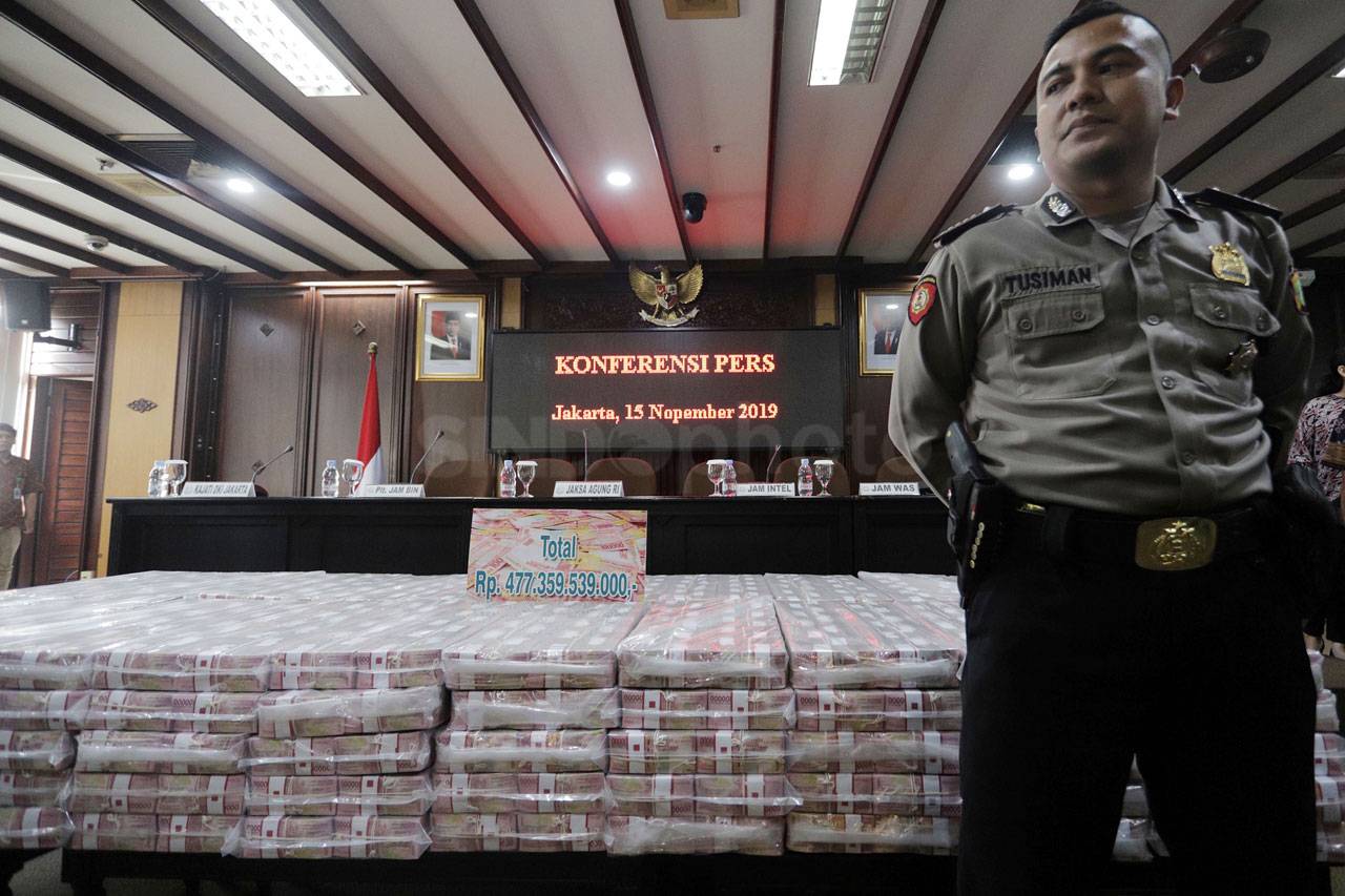 Kejagung Tunjukkan Uang...