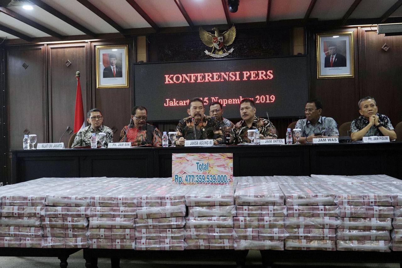 Kejagung Tunjukkan Uang...